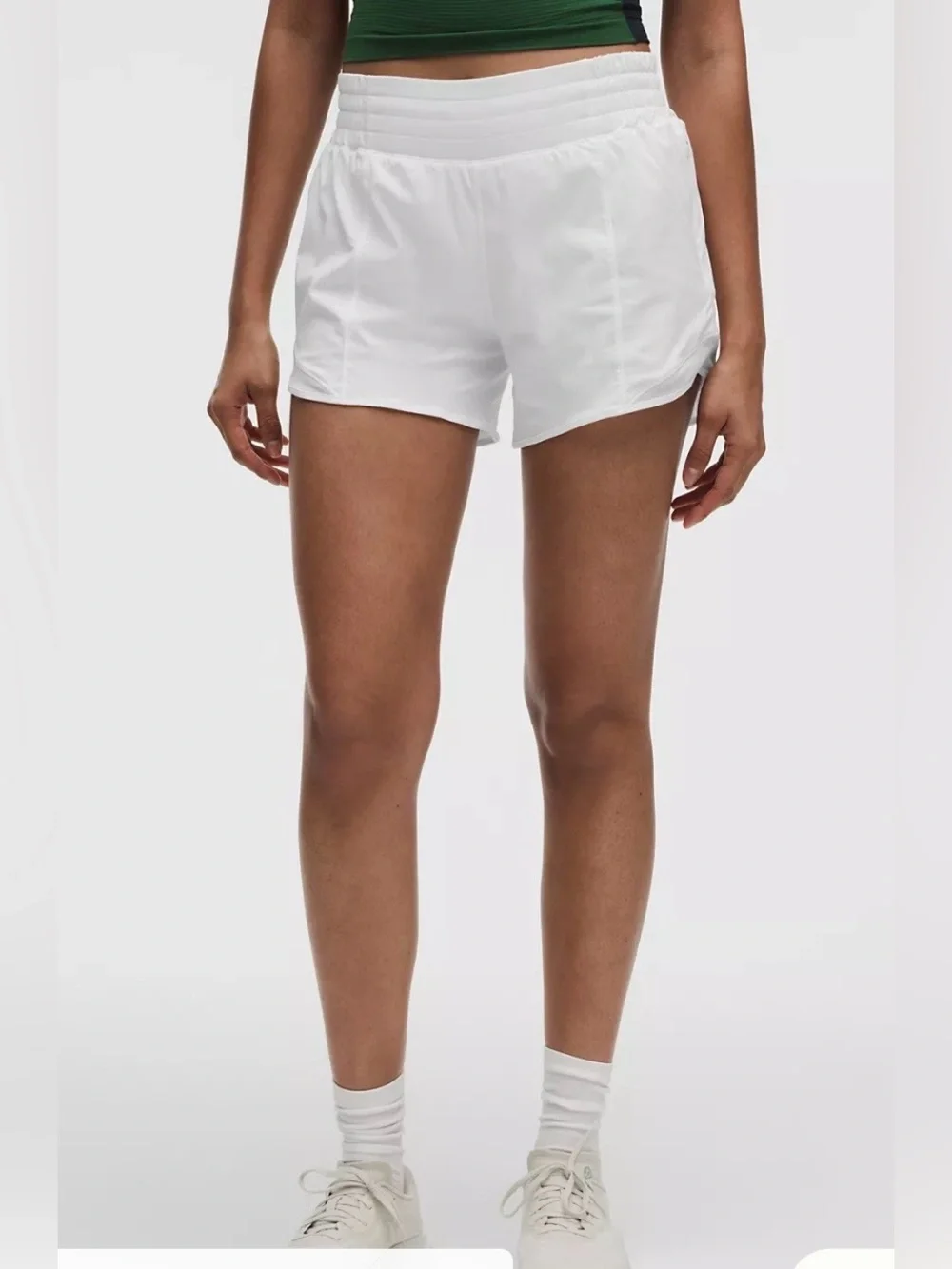 EUC! LULULEMON Hotty Hot low rise lined shorts. Size 8.